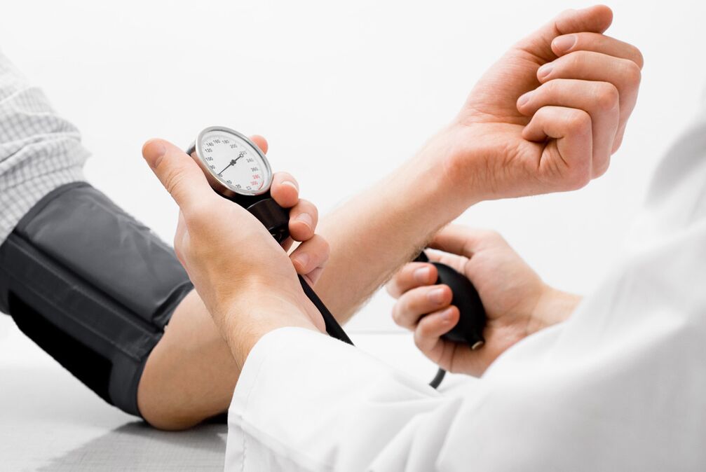 Se l'osteocondrosi non viene trattata, appariranno problemi con la pressione sanguigna