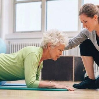 Terapia fisica per alleviare la tensione muscolare nella colonna cervicale